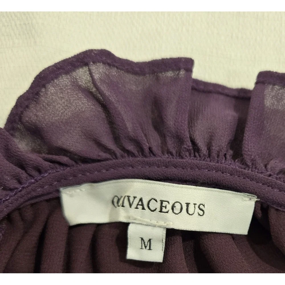 Olivaceous ruffle neck